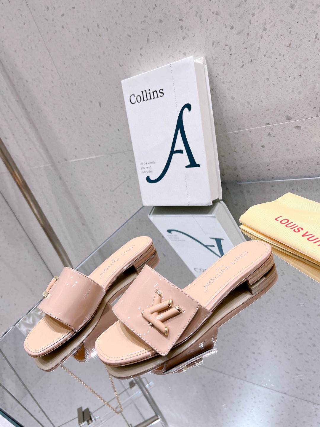 L0vis Vvtt0n Shake Flat Mule Beige For Women