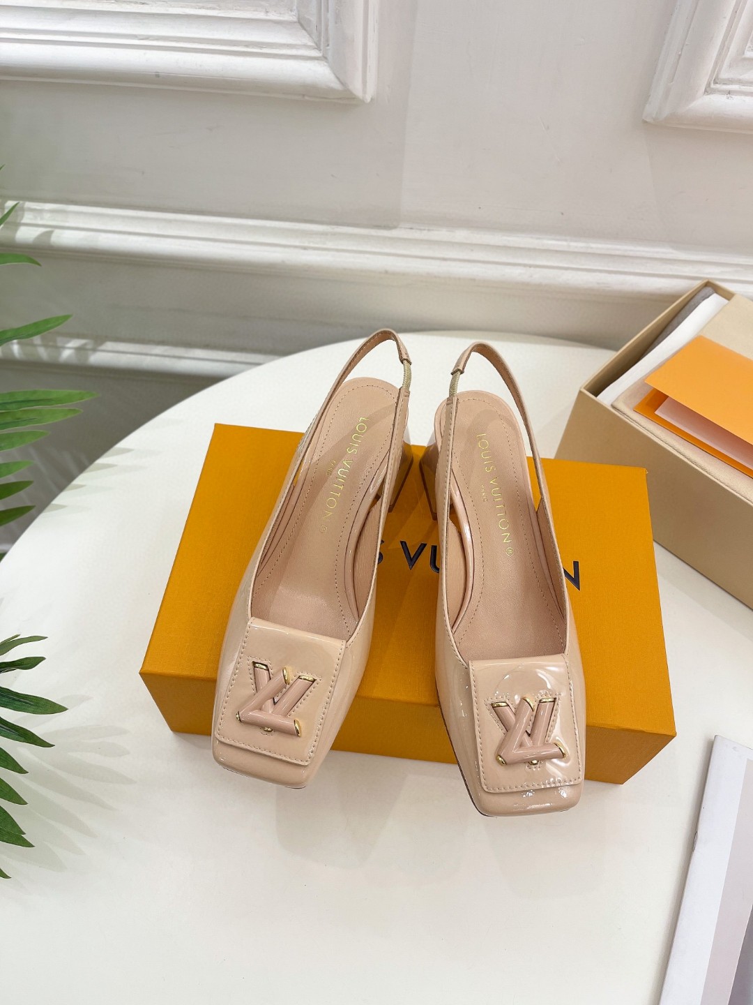L0vis Vvtt0n Shake Slingback Pump Beige For Women