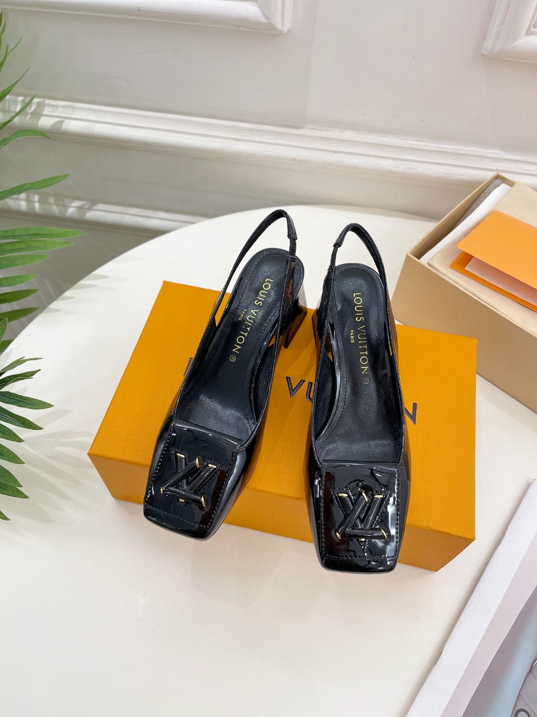 L0vis Vvtt0n Shake Slingback Pump Black For Women 1AB0TR