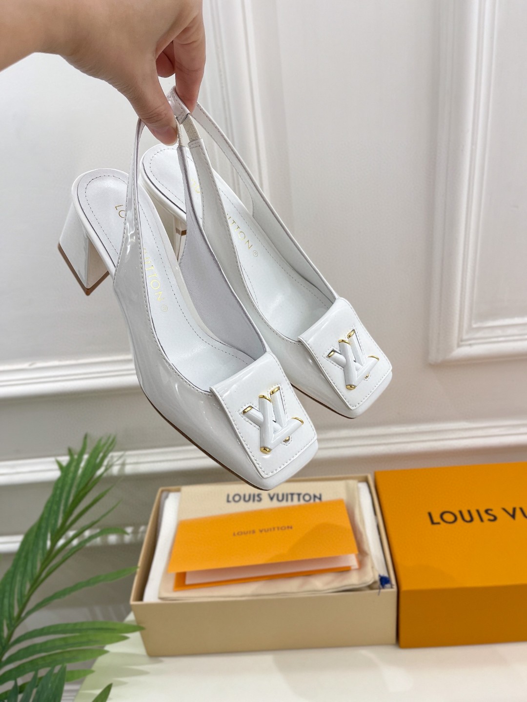 L0vis Vvtt0n Shake Slingback Pump White For Women 1AB0UL