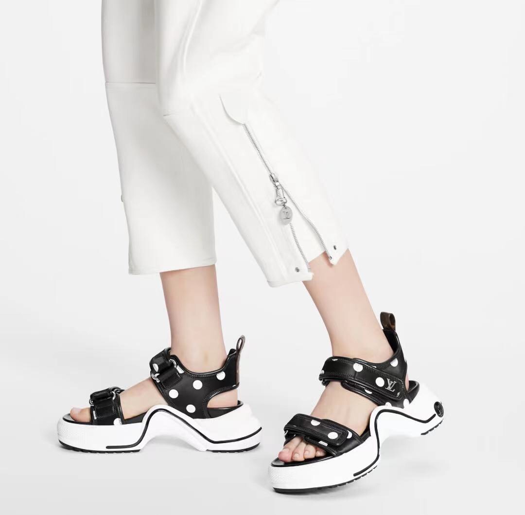 L0vis Vvtt0n Women’s LV Archlight Flat Sandal Black For Women LV 1AA0PZ