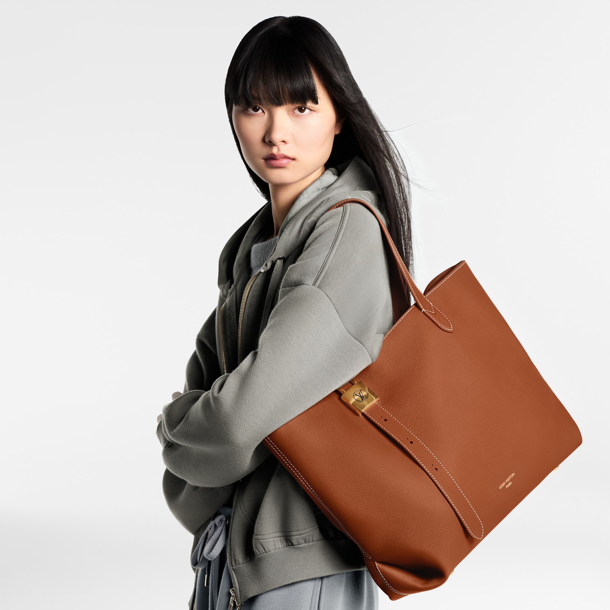 L0vis Vvtt0n Low Key Cabas MM Bag Cognac Brown For Women 18.5in/47cm M25342