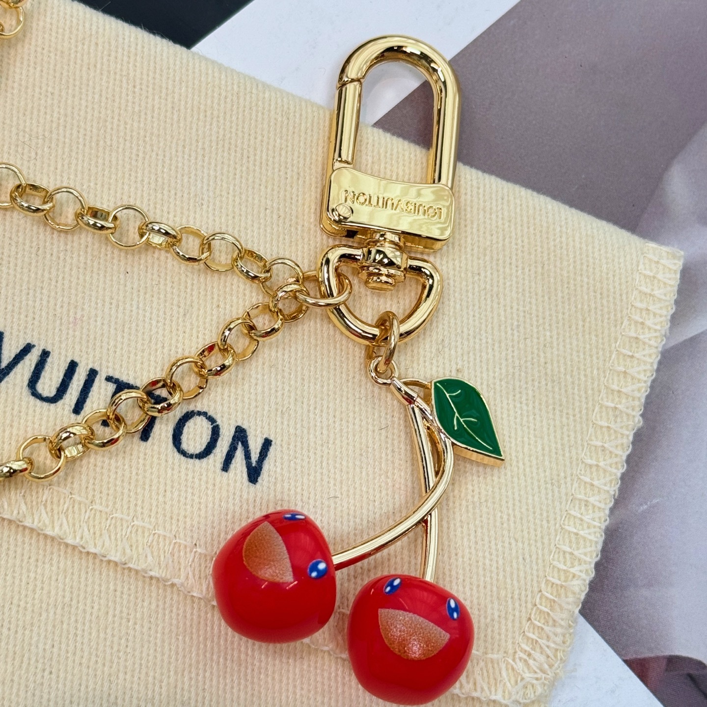 L0vis Vvtt0n LV x TM Cerise Bag Chain Gold-Toned For Women M02598