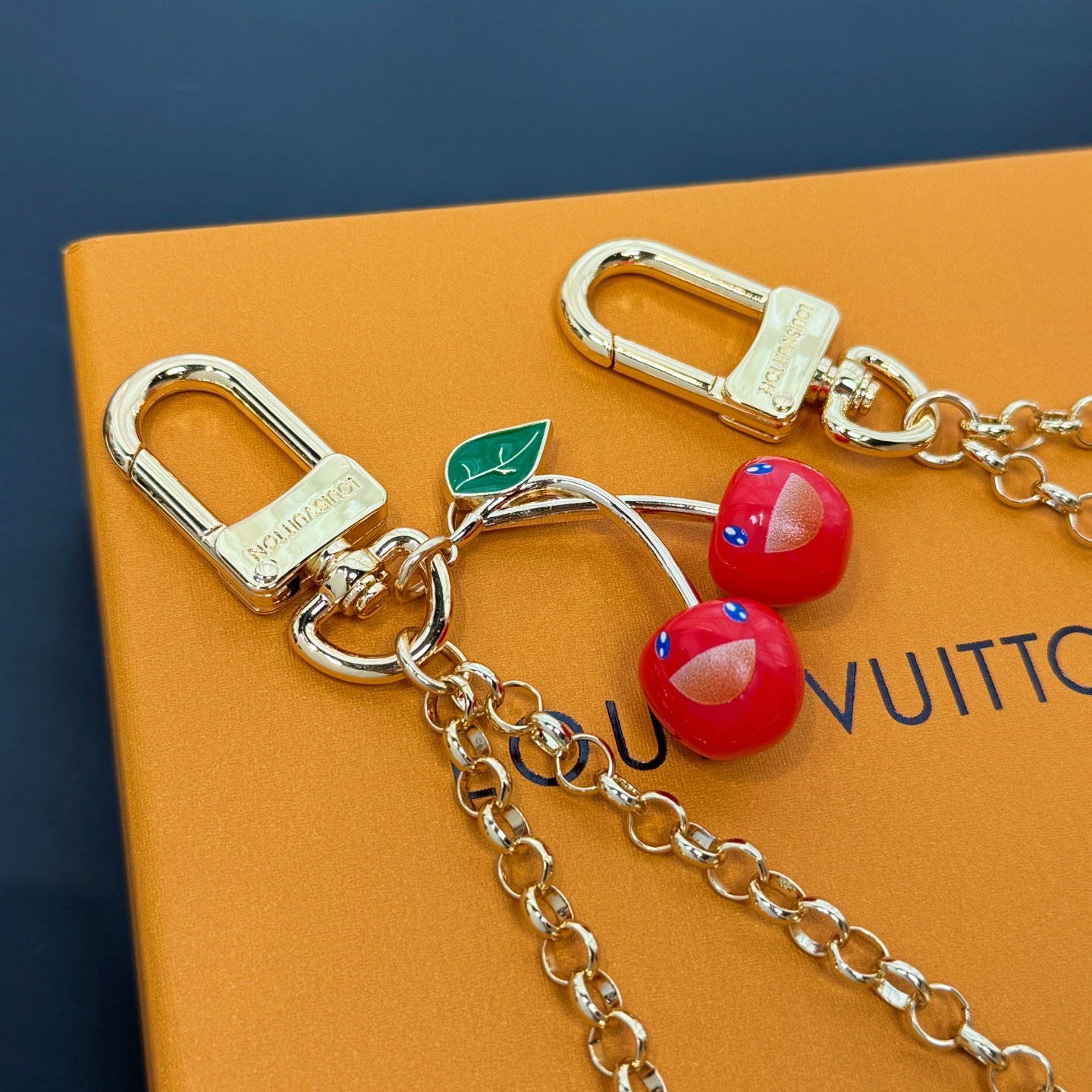 L0vis Vvtt0n LV x TM Cerise Bag Chain Gold-Toned For Women M02598