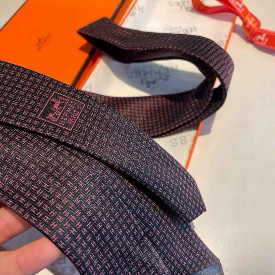 H**me5 Elegent Burgundy Silk Tie For Men