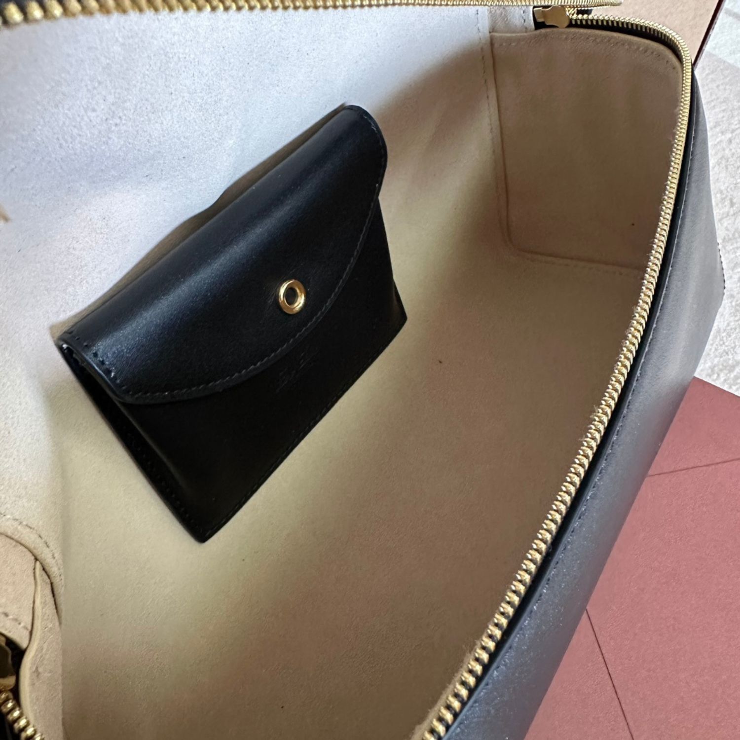[True-to-ORIGINAL] L0r0 P1ana Extra Bag L27 Black For Women 10.6 in/ 27 cm FAN3462 8000