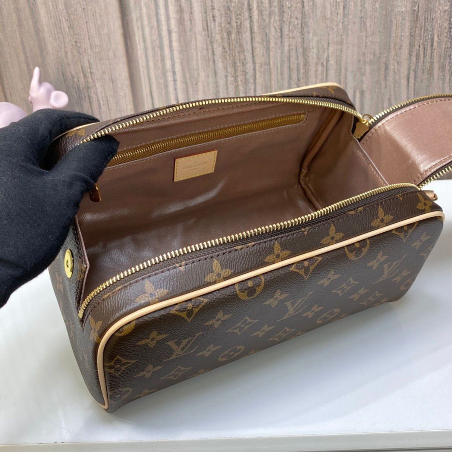 L0vis Vvtt0n King Size Toiletry Monogram Canvas 11in/28cm LV M47528