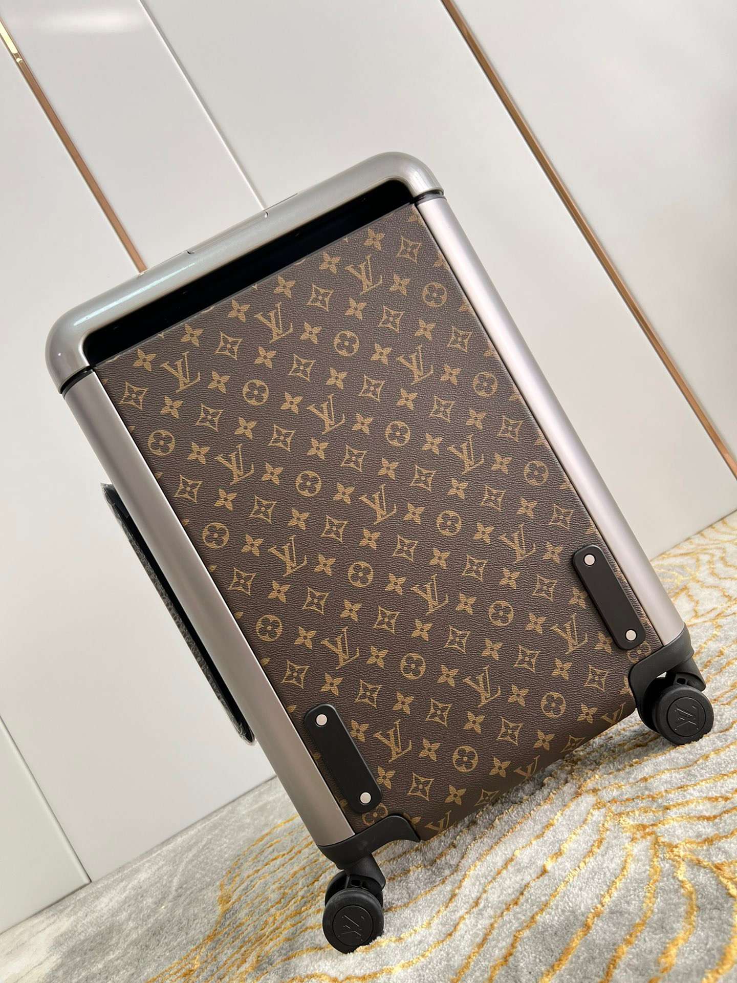 L0vis Vvtt0n Horizon 55 Brown 21.7in/55cm