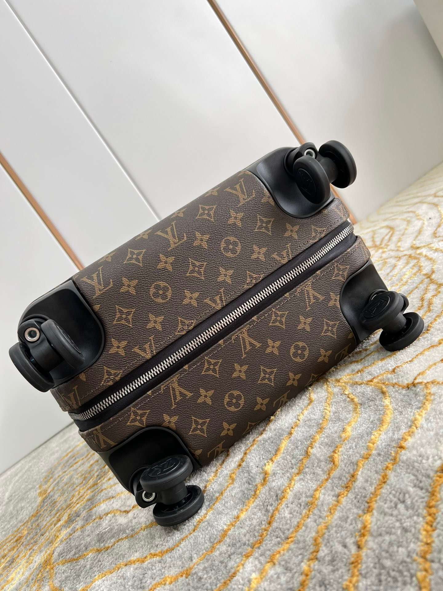 L0vis Vvtt0n Horizon 55 Brown 21.7in/55cm