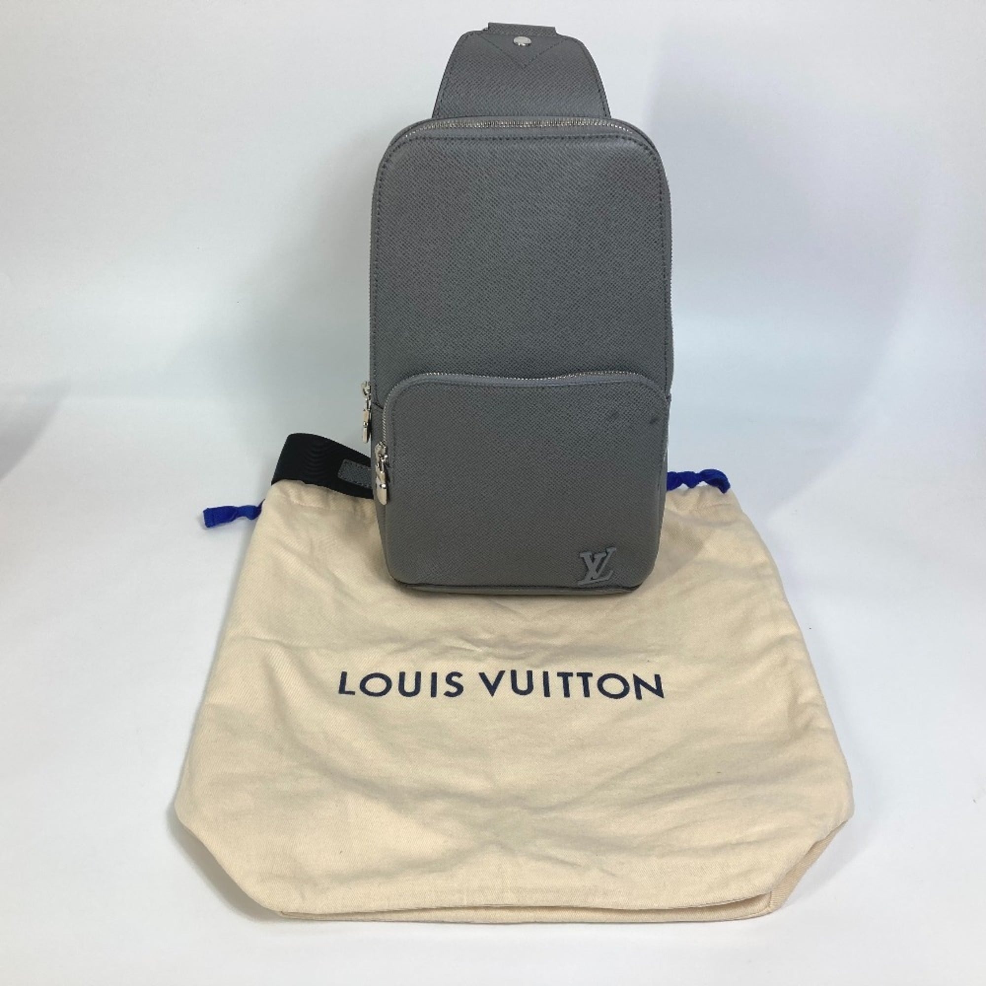 L0vis Vvtt0n Avenue Sling Bag Taiga Grey For Men, Men’s Bags, Crossbody Bags 12.2in/31cm LV M30801