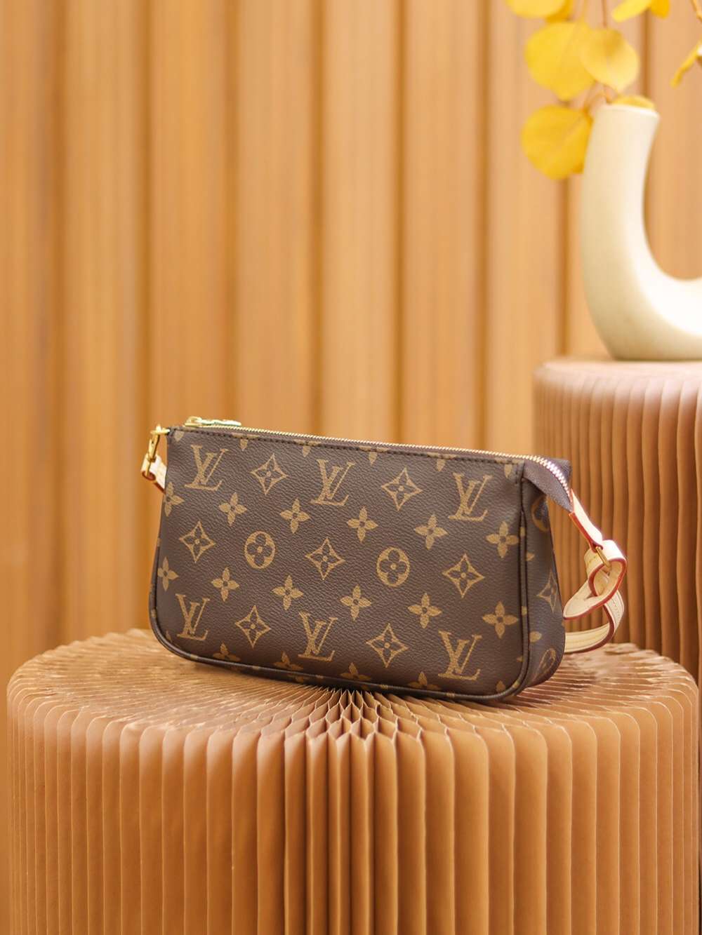 L0vis Vvtt0n Pochette Accessoires Brown For Women 23.5cm / 9.3in M40712