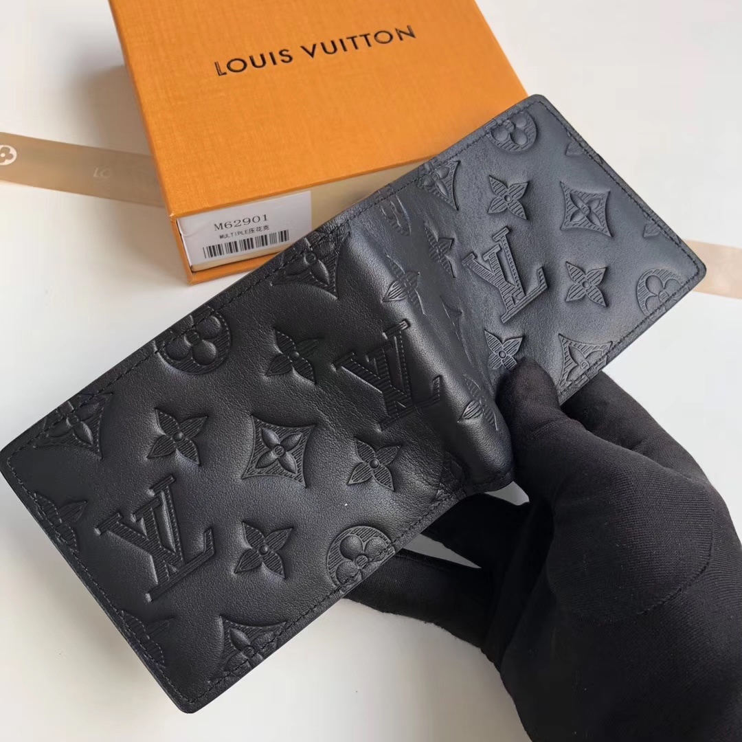 L0vis Vvtt0n Multiple Wallet In Black Monogram Shadow For Men, Men’s Wallet 4.5in/11.5cm LV M62901