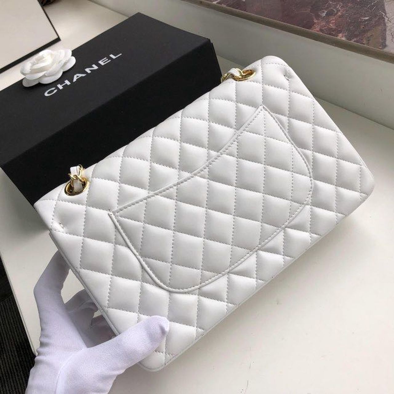 Ch**el Classic Handbag Gold Toned Hardware White For Women, Women’s Bags, Shoulder And Crossbody Bags 10.2in/26cm A01112