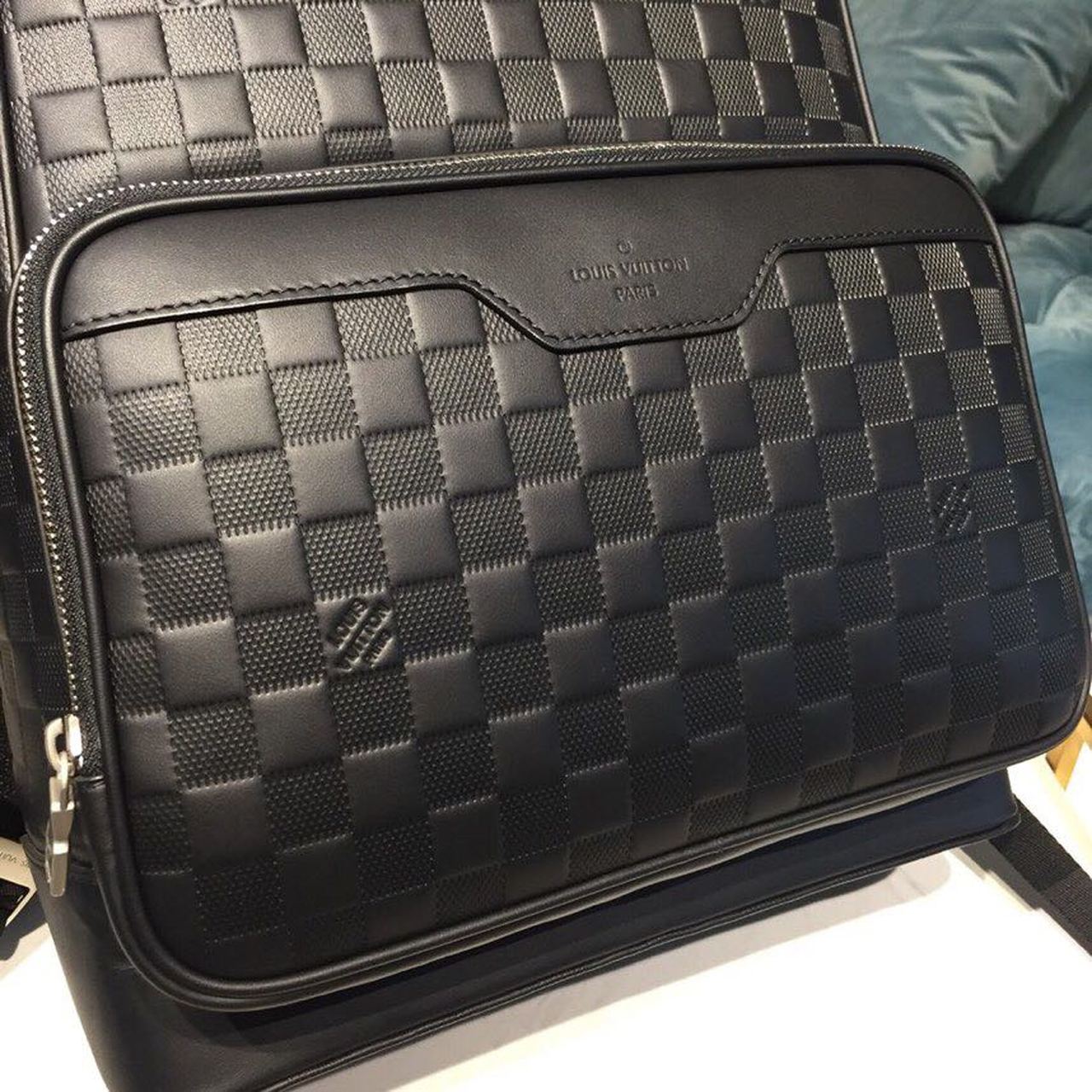 L0vis Vvtt0n Campus Backpack Damier Infini Onyx Silver For Men, Men’s Bags 39cm LV N40306