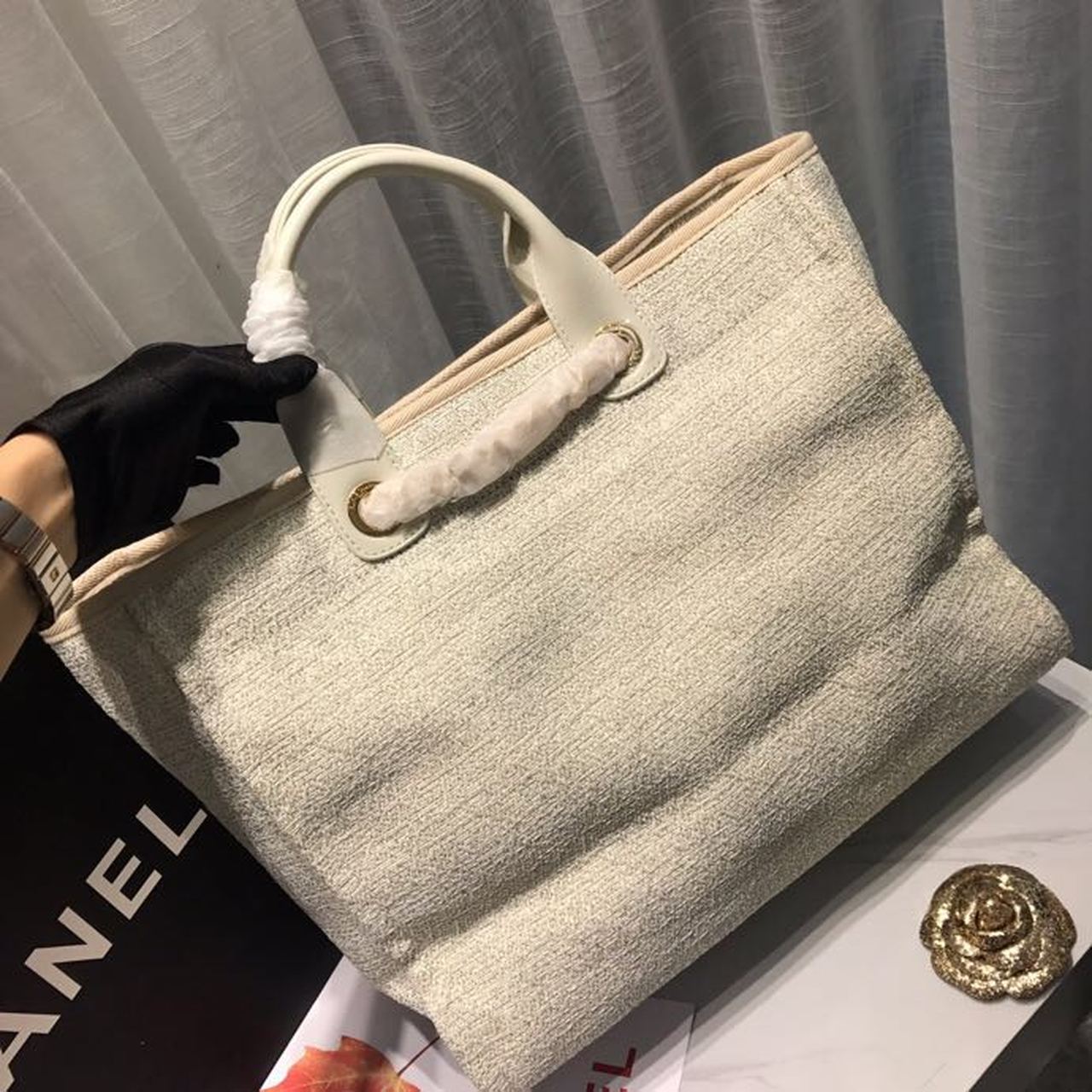 Ch**el Deauville Tote Tweed Canvas Bag Fall/Winter Collection, Beige/Cream/Gold/Multi For Women 15in/38cm