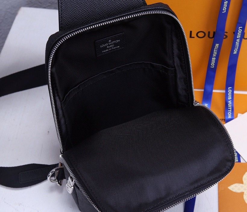 L0vis Vvtt0n Avenue Sling Bag Taiga Black For Men, Men’s Bags, Messenger And Crossbody Bags 12.2in/31cm LV M30443