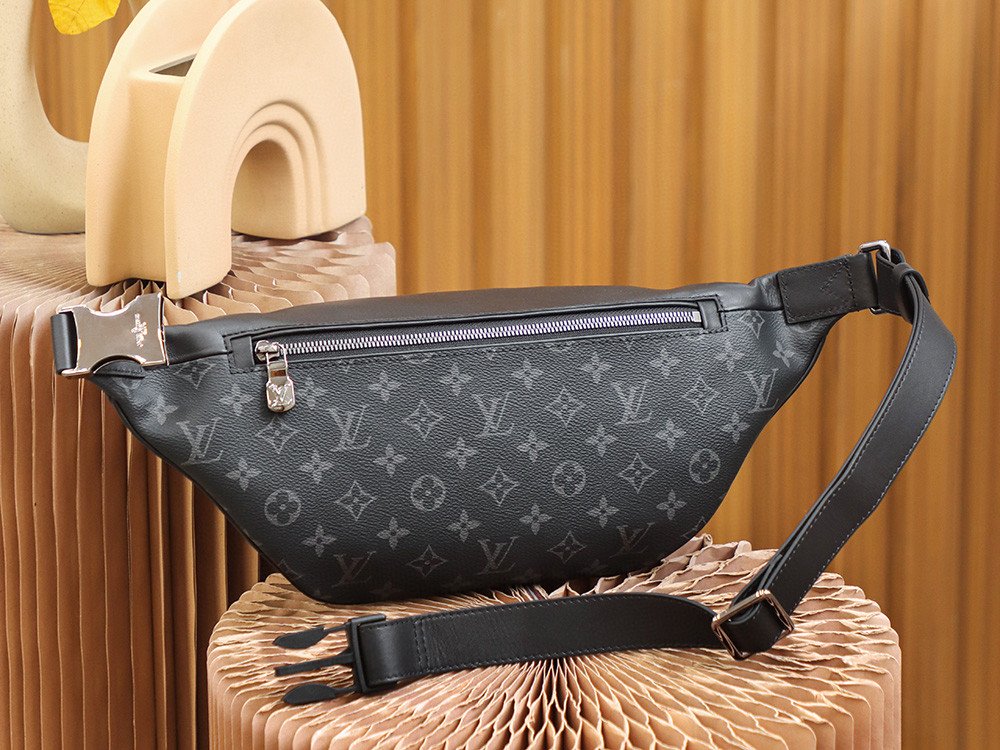 L0vis Vvtt0n Discovery Bumbag PM Monogram Eclipse Canvas For Men, Men’s Bags, Belt Bags 17.3in/44cm LV M46035