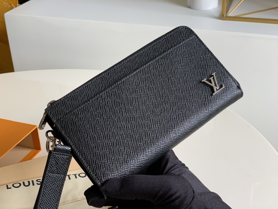 L0vis Vvtt0n Zippy Dragonne Wallet Taiga Black For Men, Men’s Wallet 19cm LV M69409