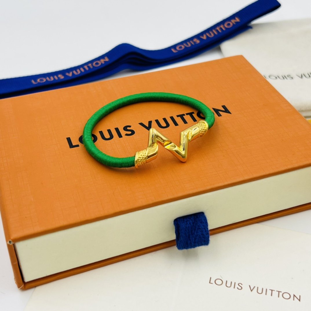 L0vis Vvtt0n Volt Upside Down Play Small Bracelet Yellow Gold
