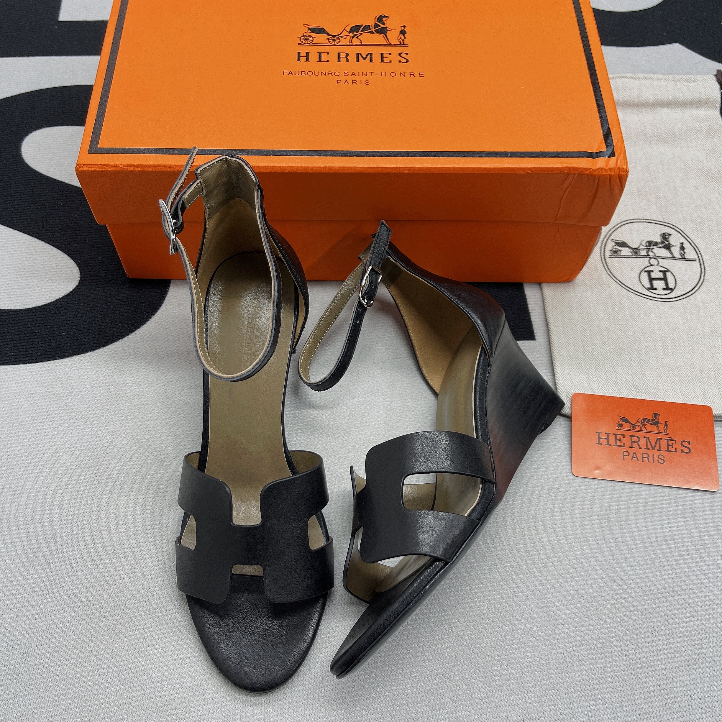 H**me5 Legend Sandals Calfskin Leather Spring/Summer Collection Noir