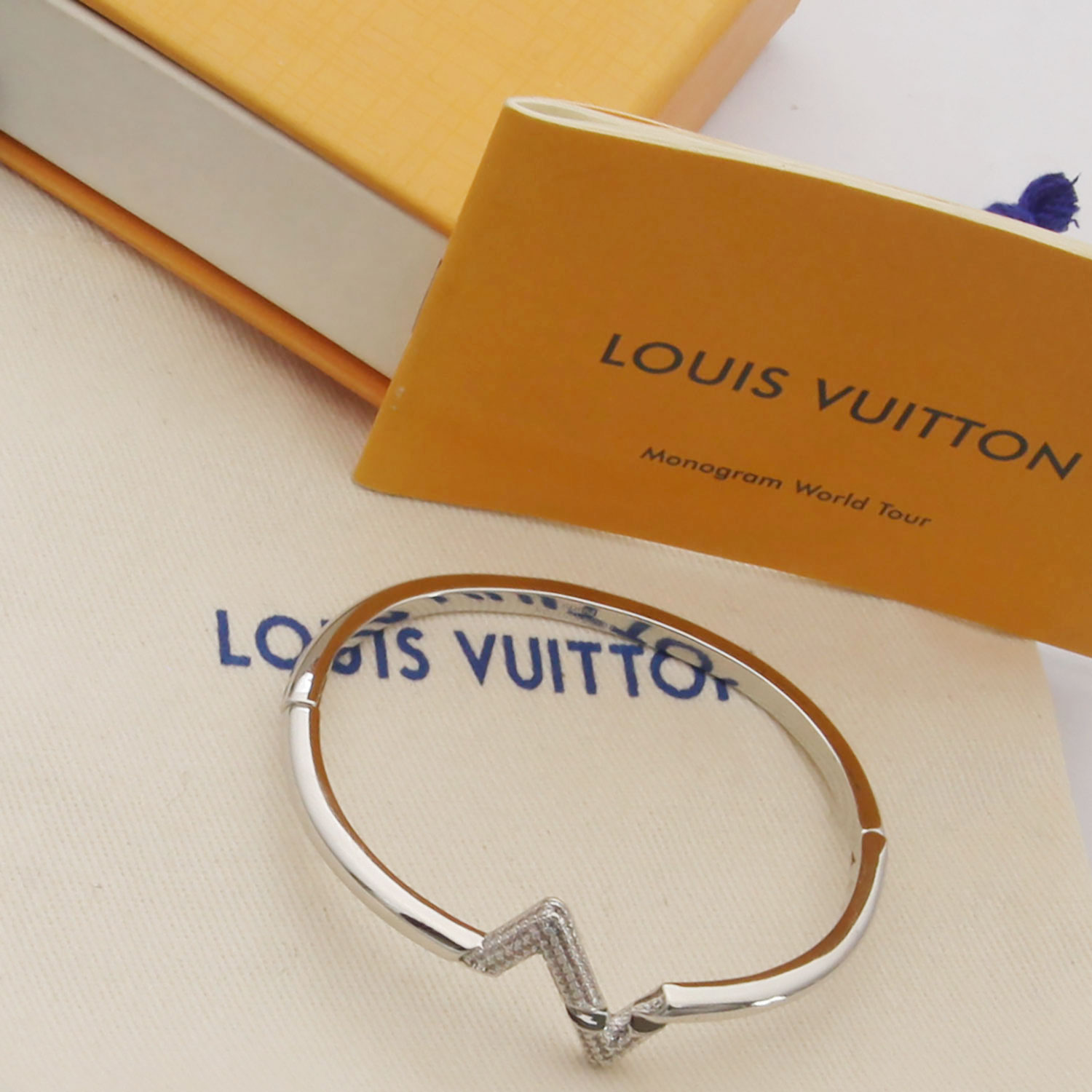 L0vis Vvtt0n Volt Upside Down Bracelet