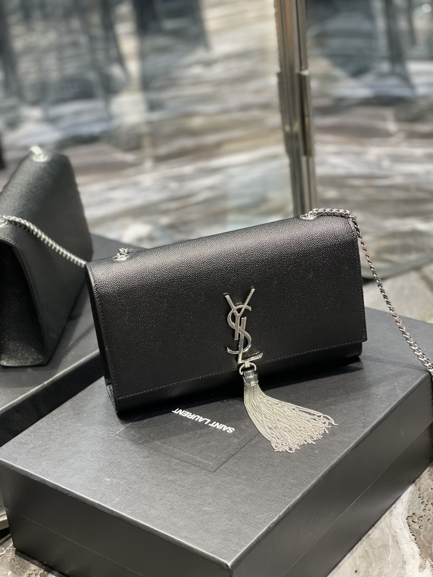 Sa1nt Lau*nt Kata Medium Chain Bag Black With Tassel For Women 9.4in/24cm Y51 354119BOW0N1000