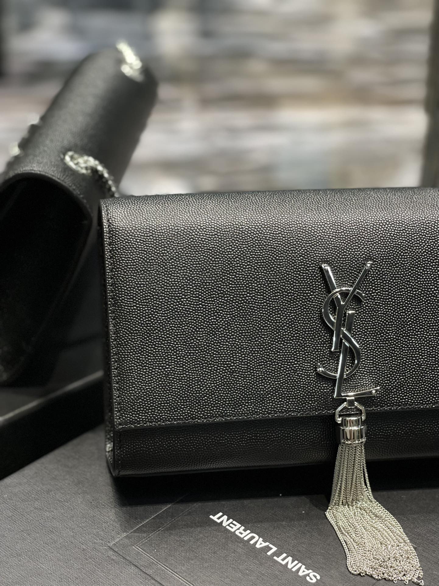 Sa1nt Lau*nt Kata Medium Chain Bag Black With Tassel For Women 9.4in/24cm Y51 354119BOW0N1000