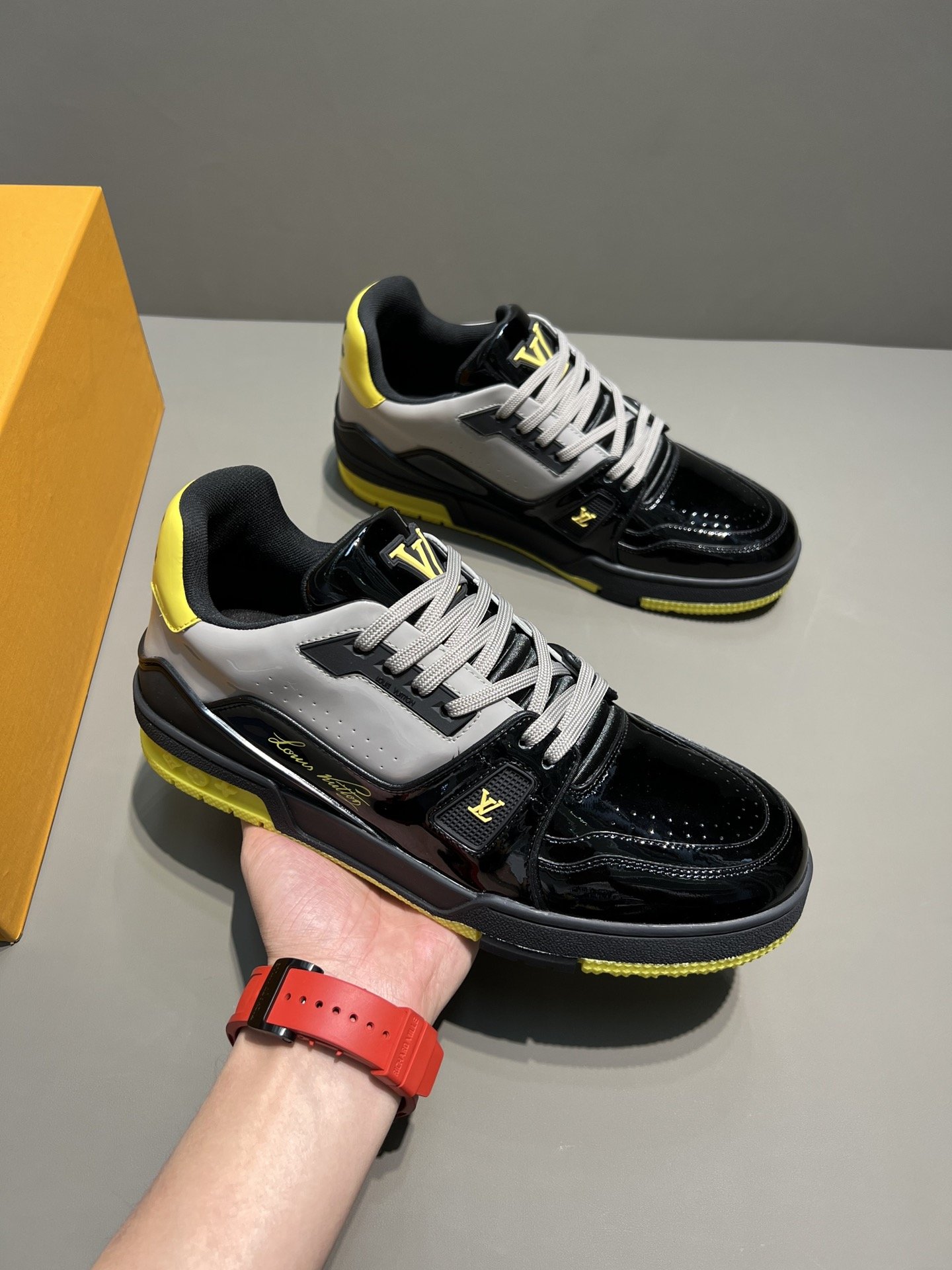 L0vis Vvtt0n Trainer Sneaker Patent Canvas Black Virgil Abloh For Men LV 1A9JTV
