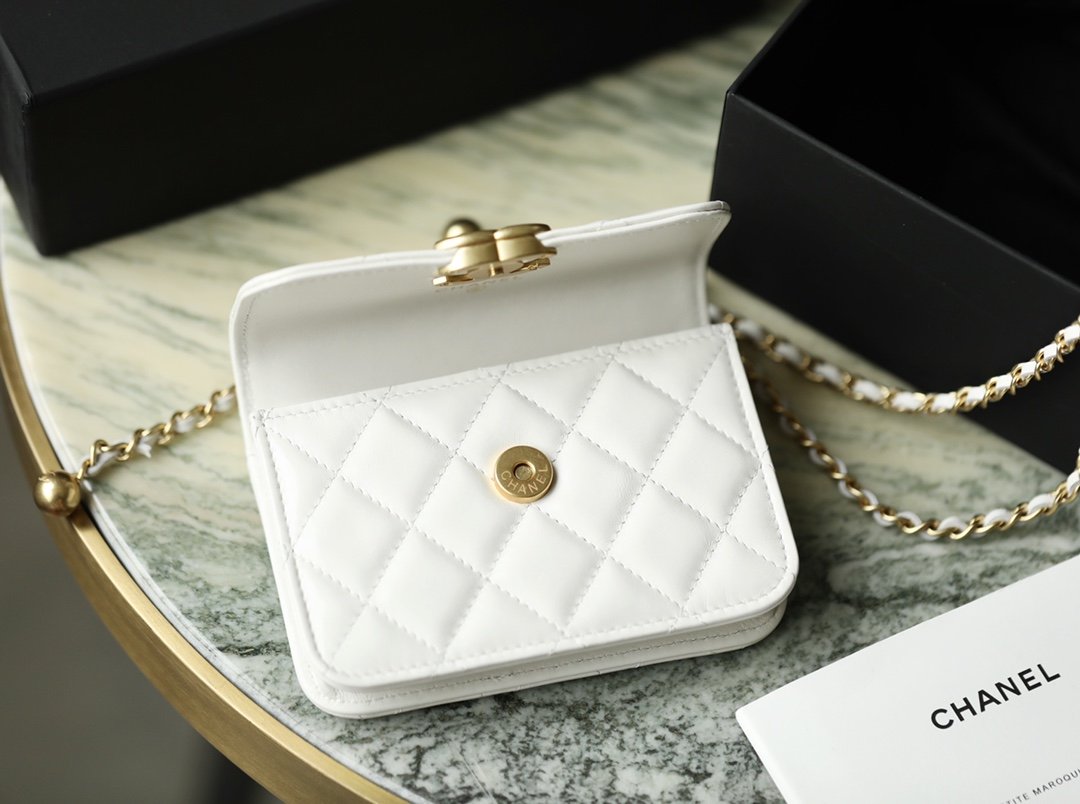 Ch**el CO-CO Clutch With Chain 9.5cm/3.7in Gold Toned Hardware For Women White