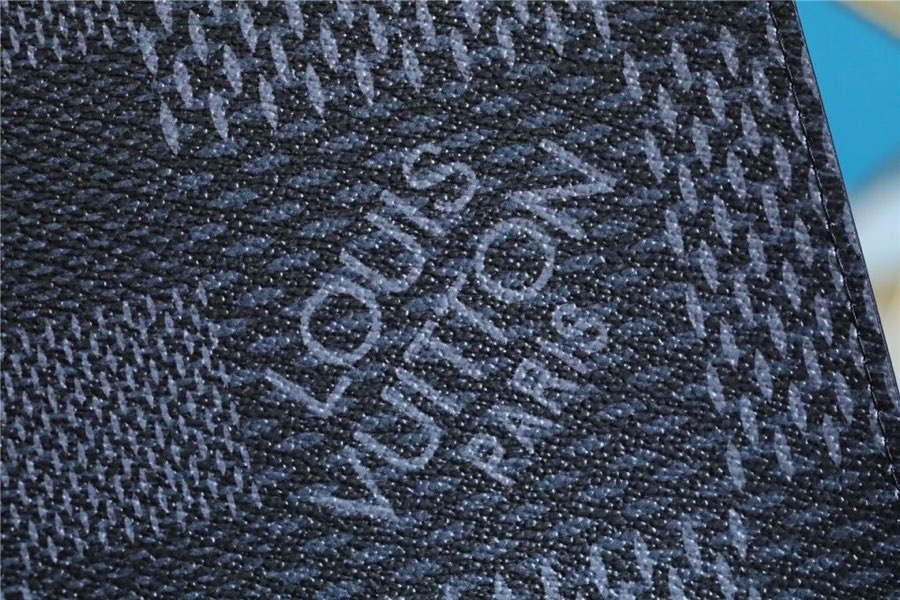 L0vis Vvtt0n Pochette Voyage MM Damier Graphite 3D Canvas Grey For Men, Men’s Travel Accessories 27cm LV N60444
