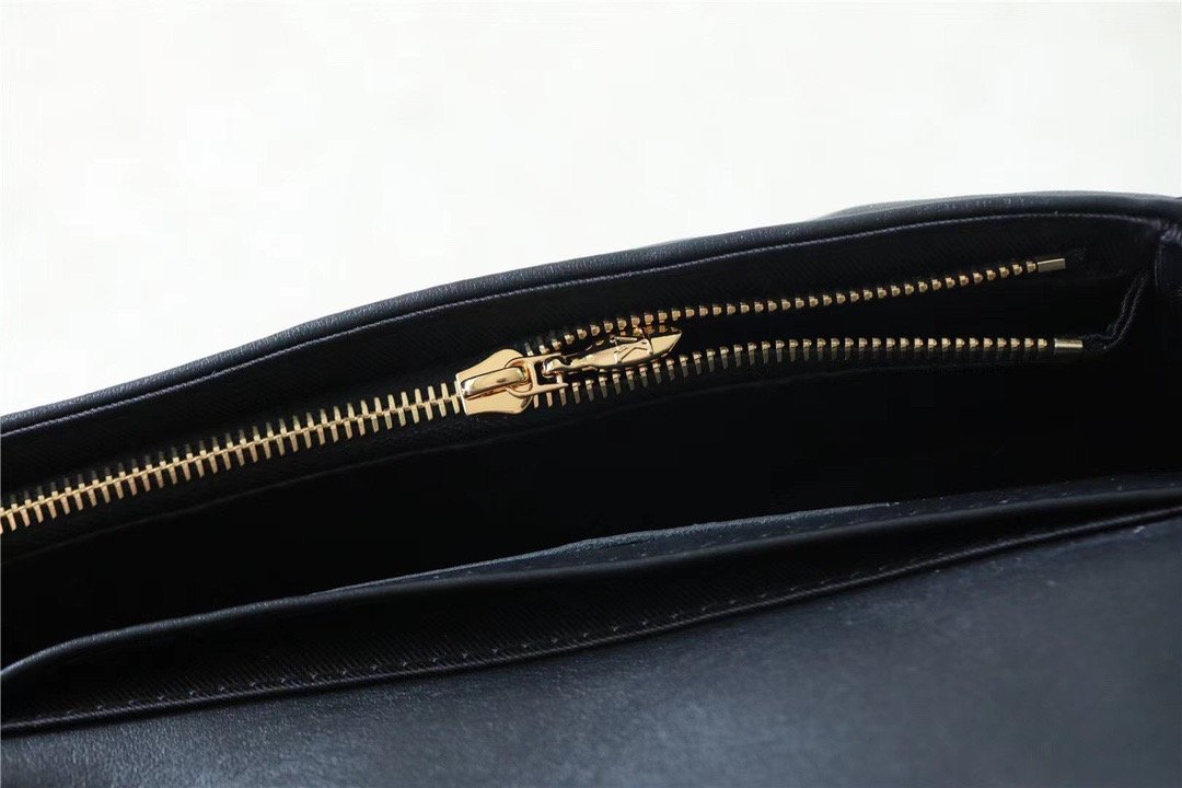 L0vis Vvtt0n Wallet On Strap Bubblegram Monogram In Wallets and Small Leather Goods For Women M81398 7.9in/20cm LV M81398