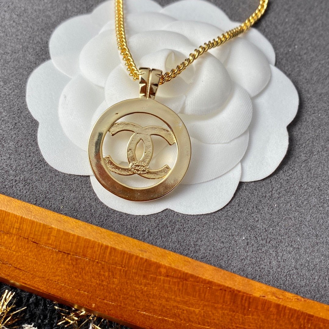 Ch**el Necklace