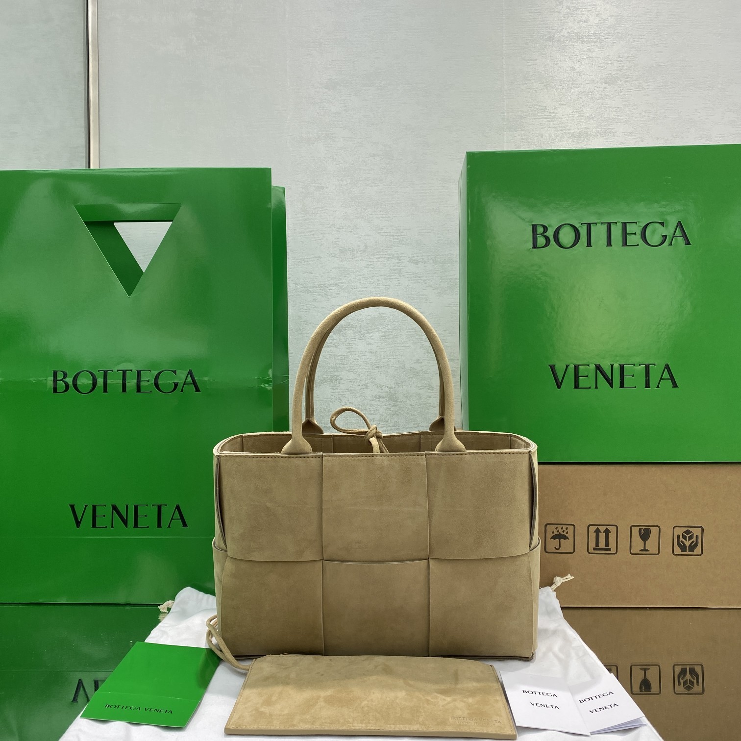 B0tt*ga Ven*ta Small Arco Tote Bag Brown, For Women, Women’s Bags 14.2in/36cm