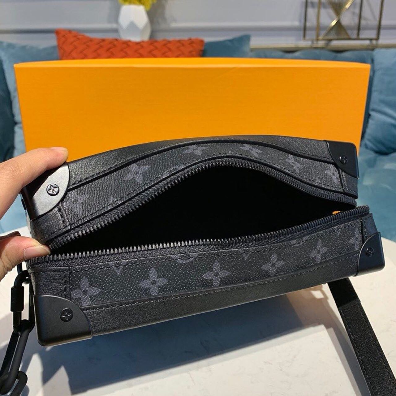 L0vis Vvtt0n Soft Trunk Monogram Eclipse Canvas For Men, Men’s Bags 9.8in/25cm LV M44730