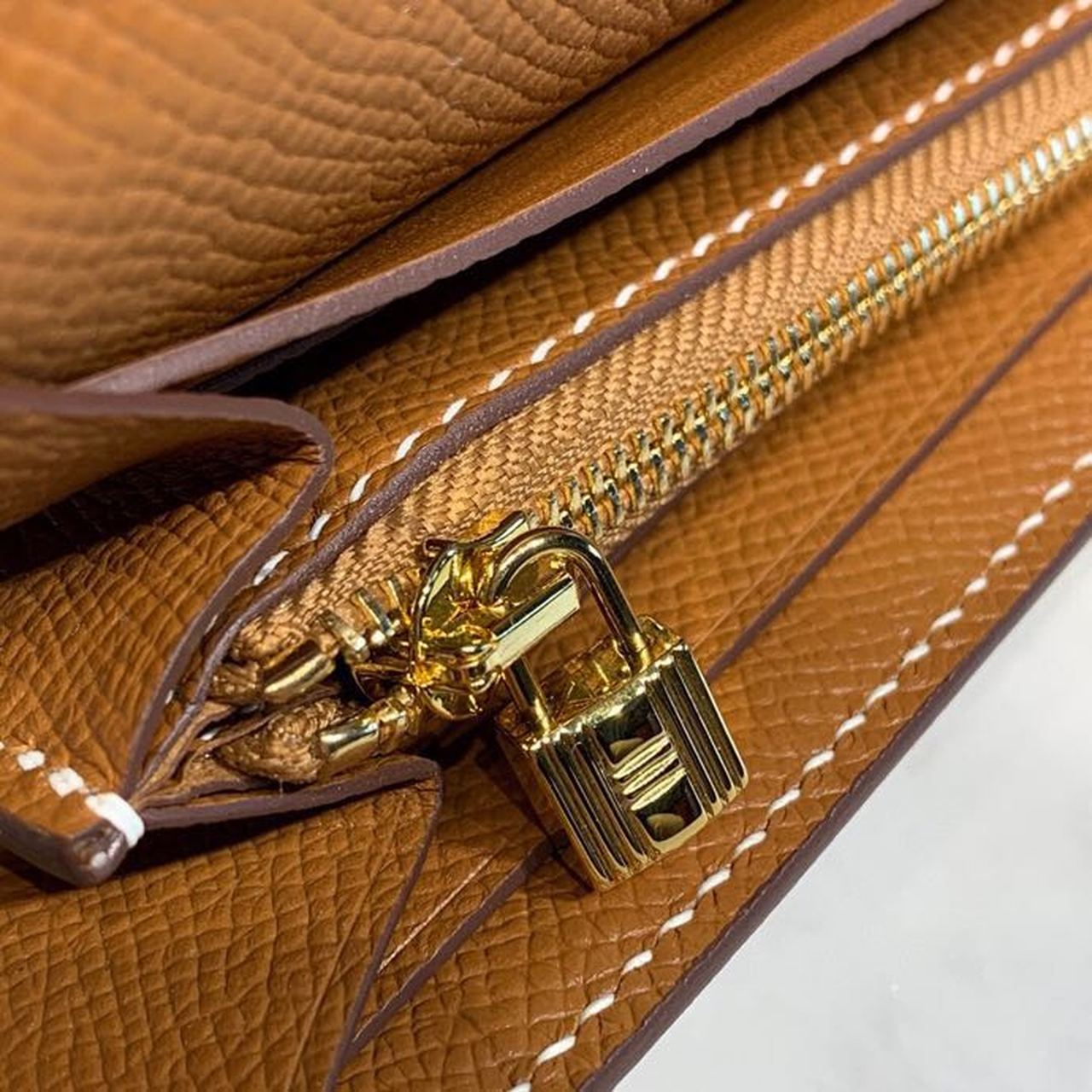 H**me5 Kelly Wallet To Go Woc Brown With Gold Toned Hardware Bag For Women 8.2in/21cm