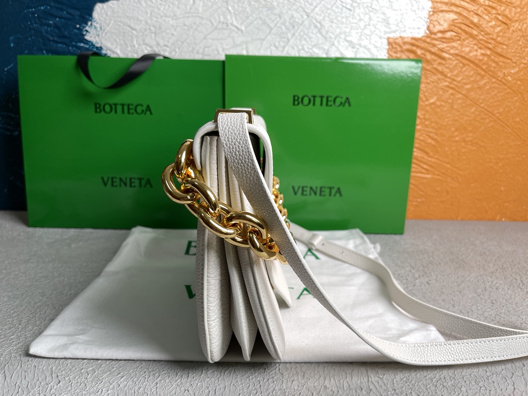 B0tt*ga Ven*ta Mount White, For Women, Women’s Bags 10.6in/27cm