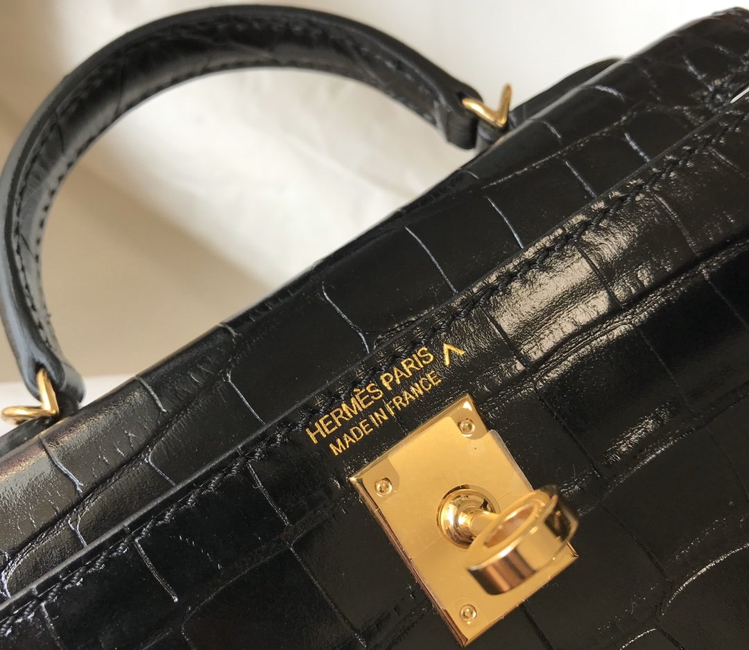 H**me5 Kelly Black For Women Gold Toned Hardware 7.8in/20cm