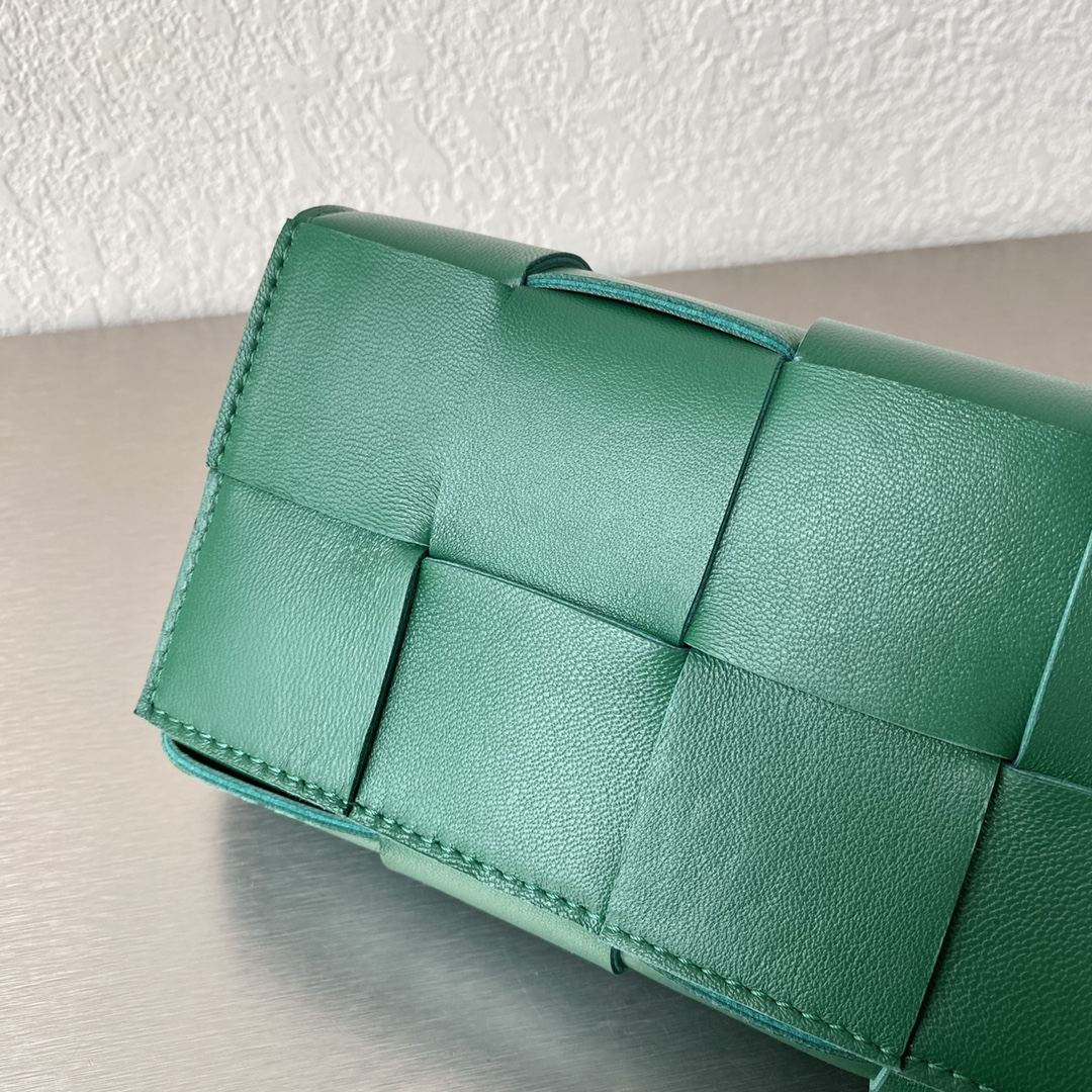 B0tt*ga Ven*ta Belt Cassette Dark Green, For Women, Women’s Bags 6.9in/17.5cm