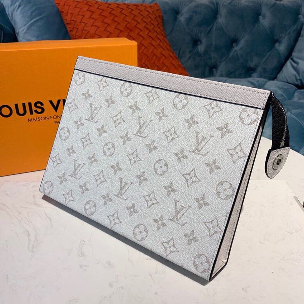 L0vis Vvtt0n Pochette Voyage MM Monogram Eclipse Canvas Silver For Men, Men’s Bags, Travel Bags 10.6in/27cm LV