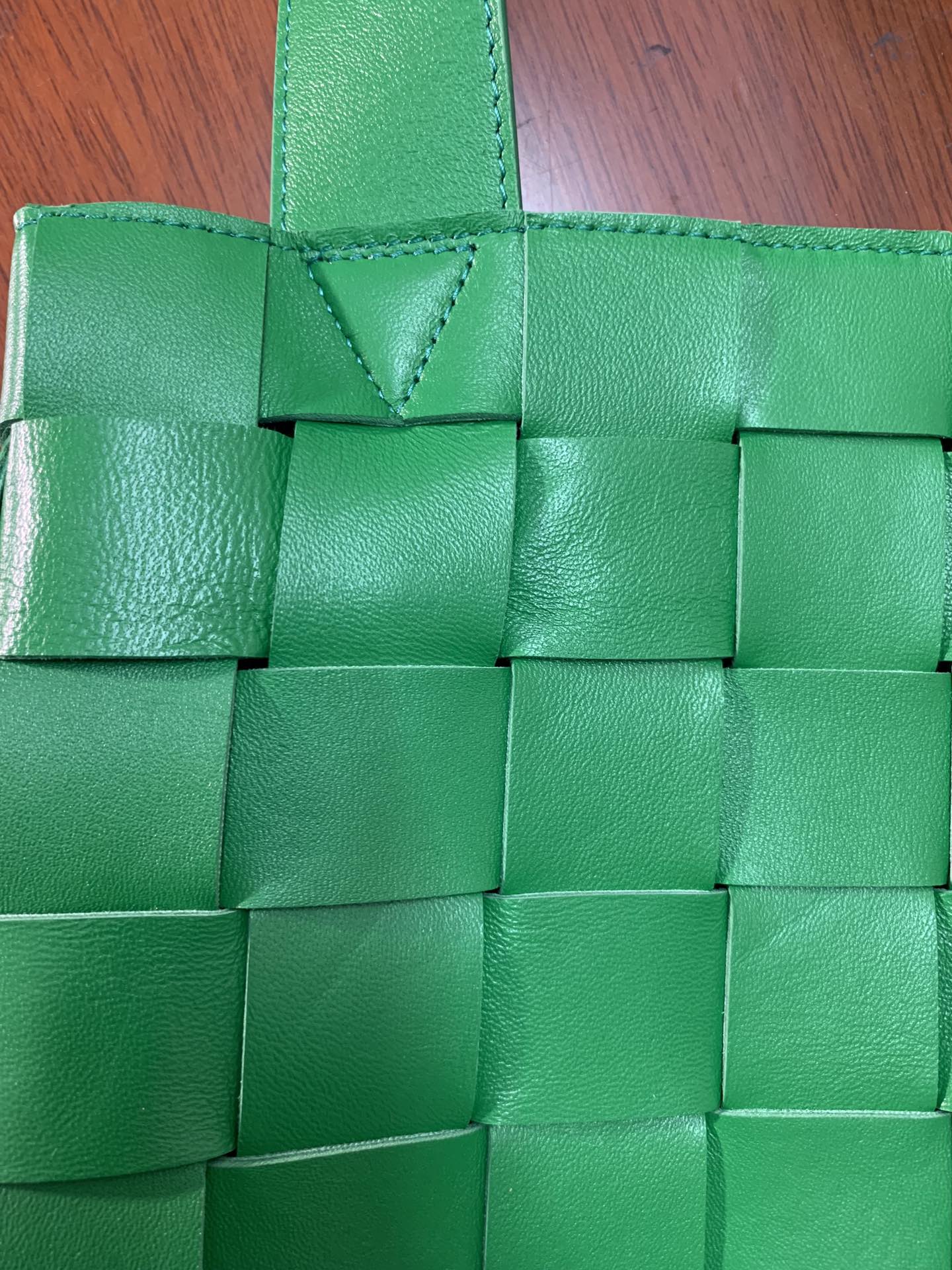 B0tt*ga Ven*ta Shoulder Bag Nappa Green, For Women, Women’s Bags 12.9in/33cm