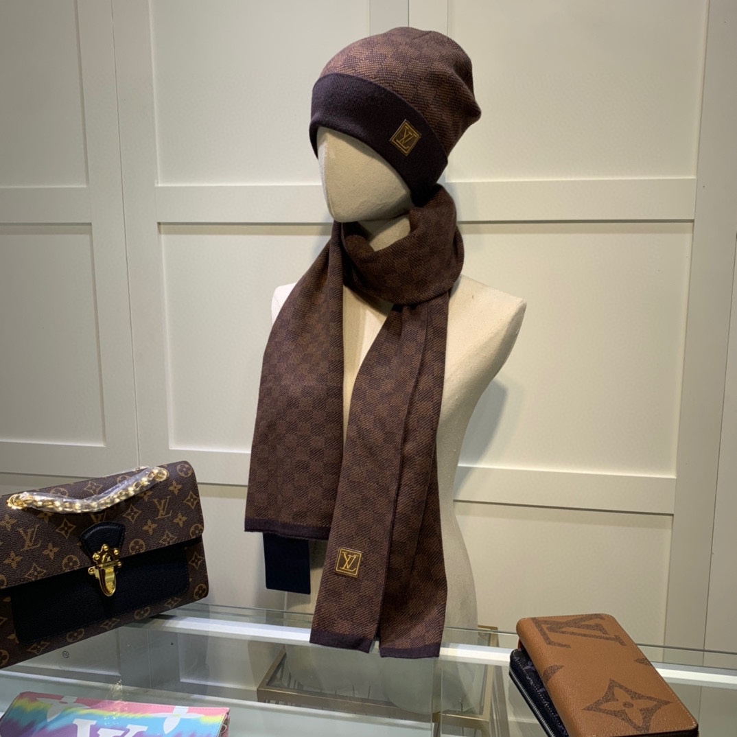 L0vis Vvtt0n Beanie & Scarf Set In Brown