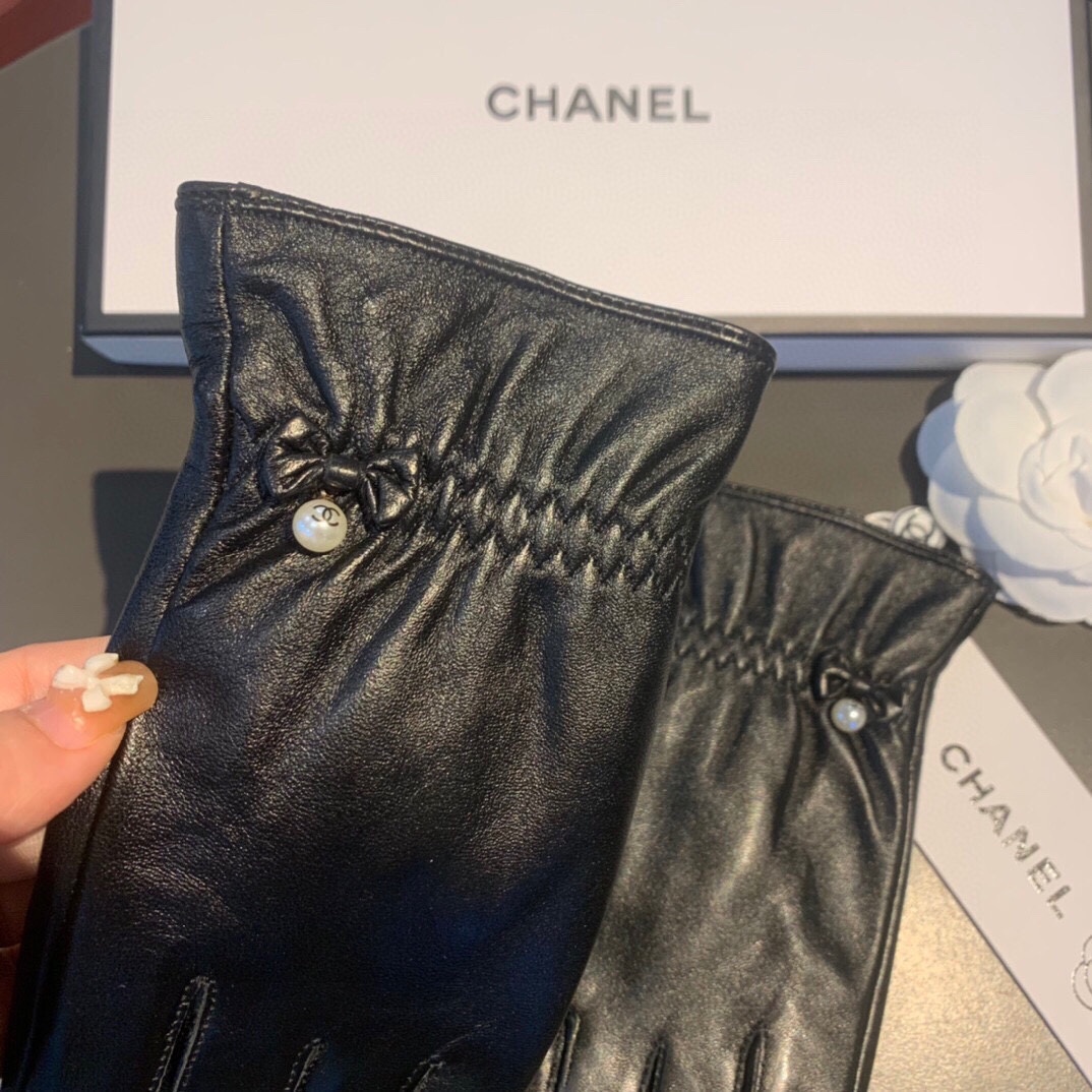 Ch**el Gloves In Black