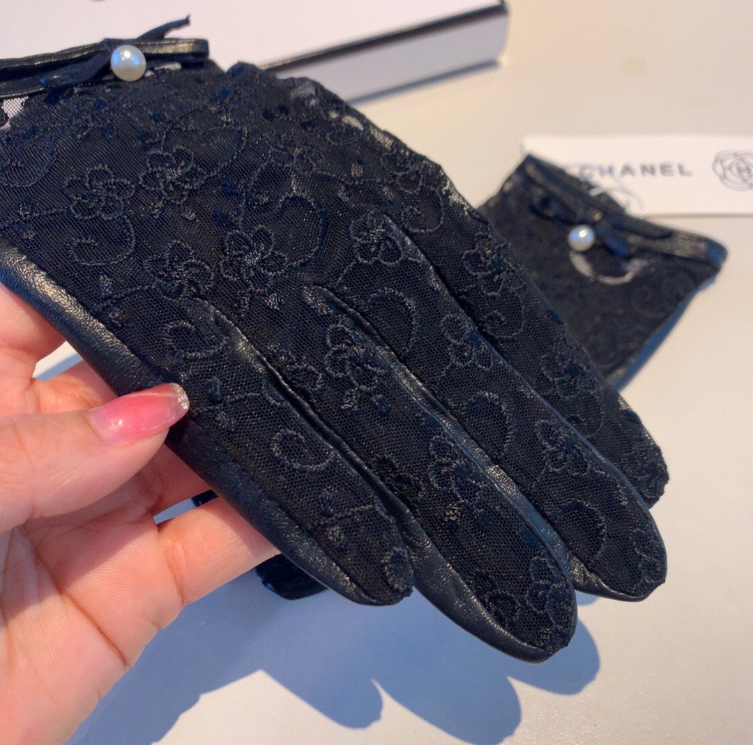 Ch**el Gloves In Black