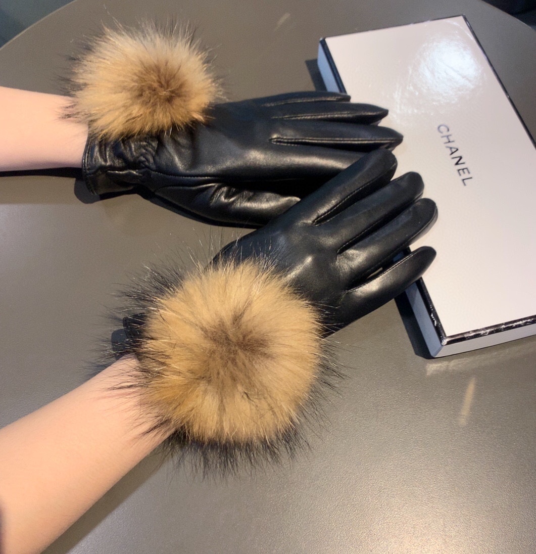 Ch**el Gloves In Black