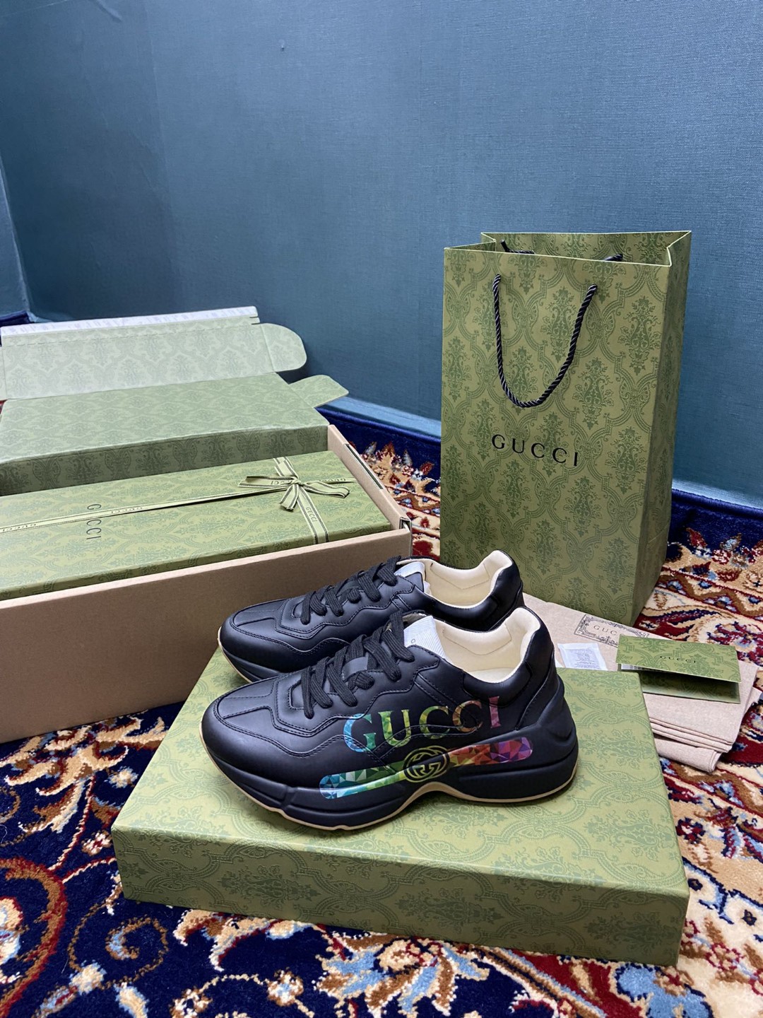 Gvc*1 Men’s Rhyton Sneakers With Iridescent Logo Black For Men 552851 DRW00 1000