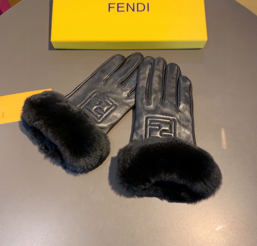 F**di Gloves In Black
