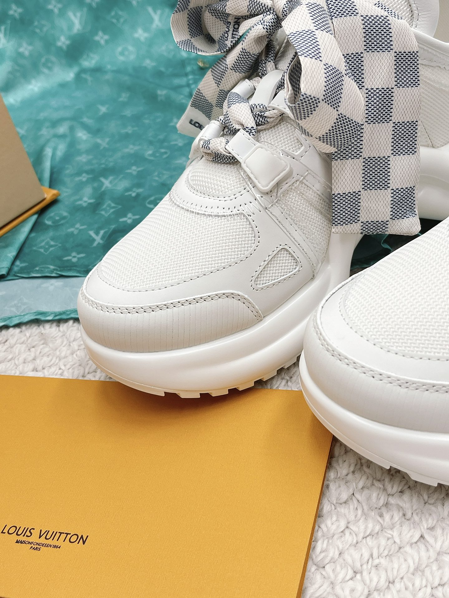 L0vis Vvtt0n Women’s LV Archlight Sneaker White For Women LV