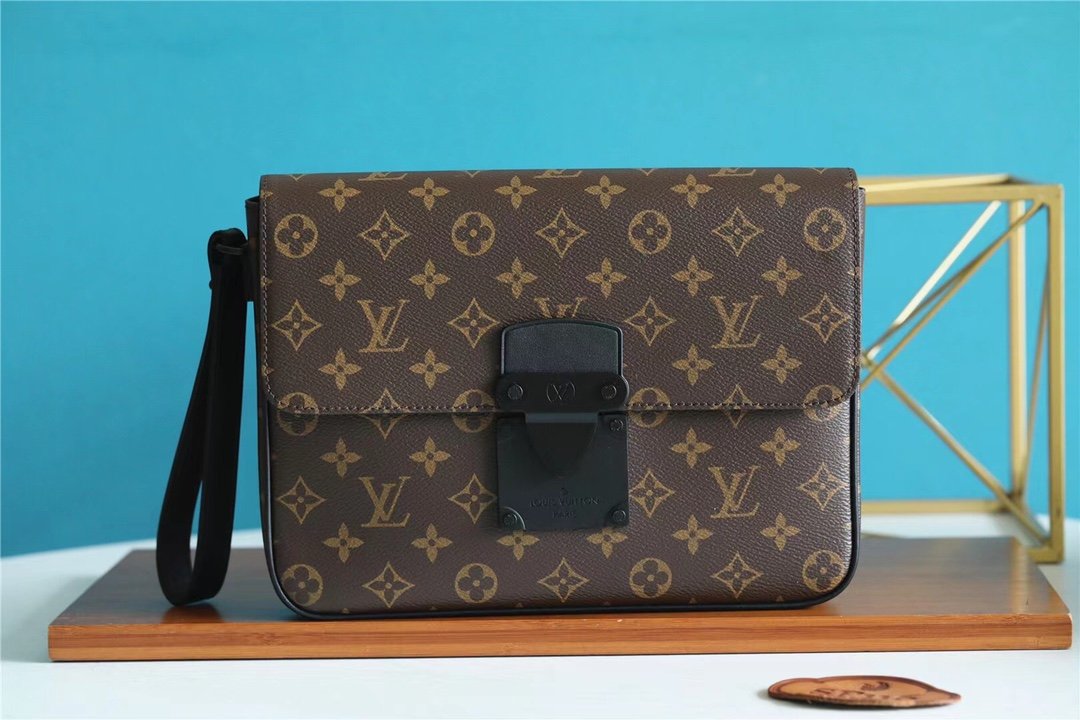 L0vis Vvtt0n S Lock A4 Pouch Monogram Macassar Canvas For Men, Men’s Bags, Shoulder And Crossbody Bags 10.6in/27cm LV M80560