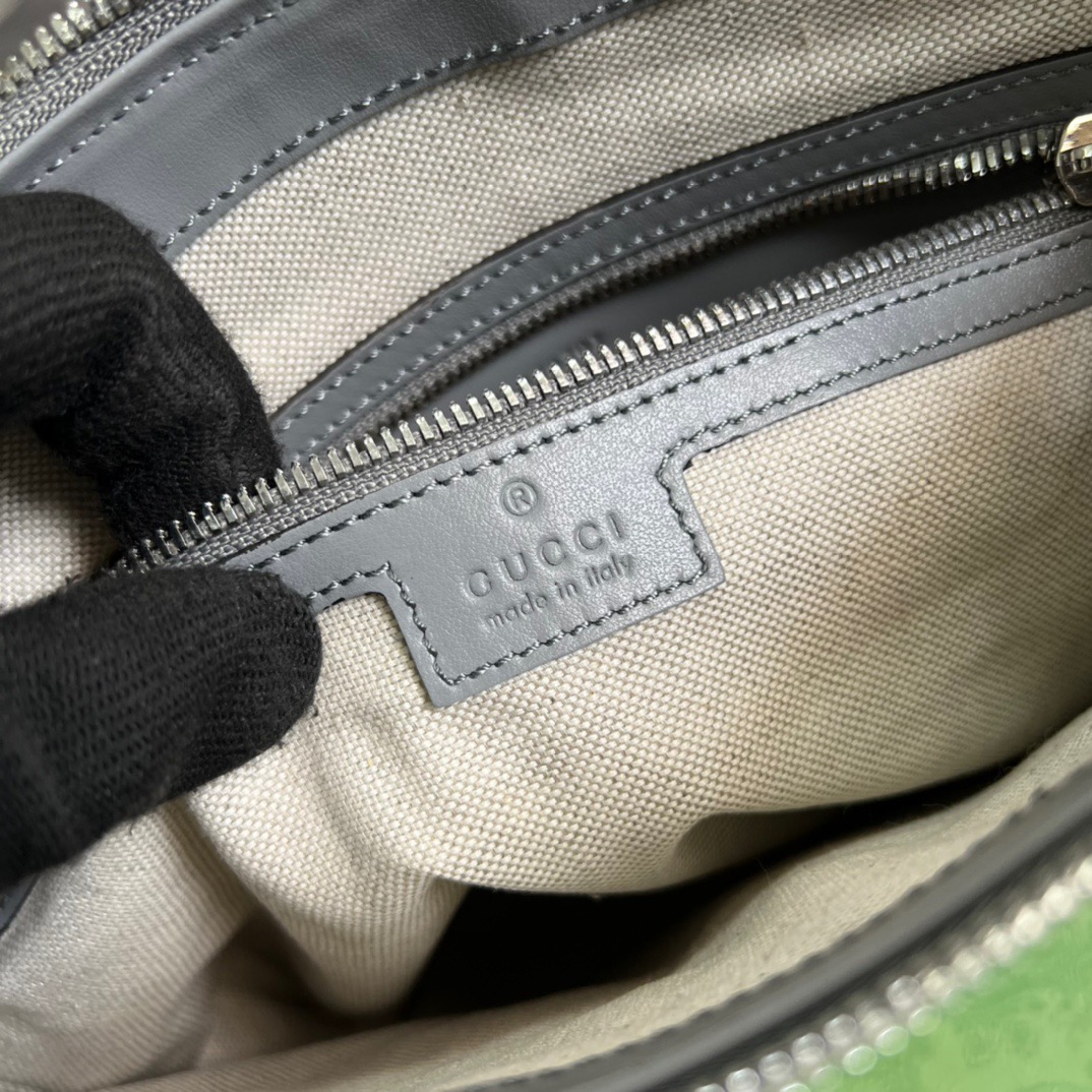Gvc*1 GG Embossed Bag Grey GG Embossed  For Men 10.2in/26cm GG 406410 1W3CN 1275