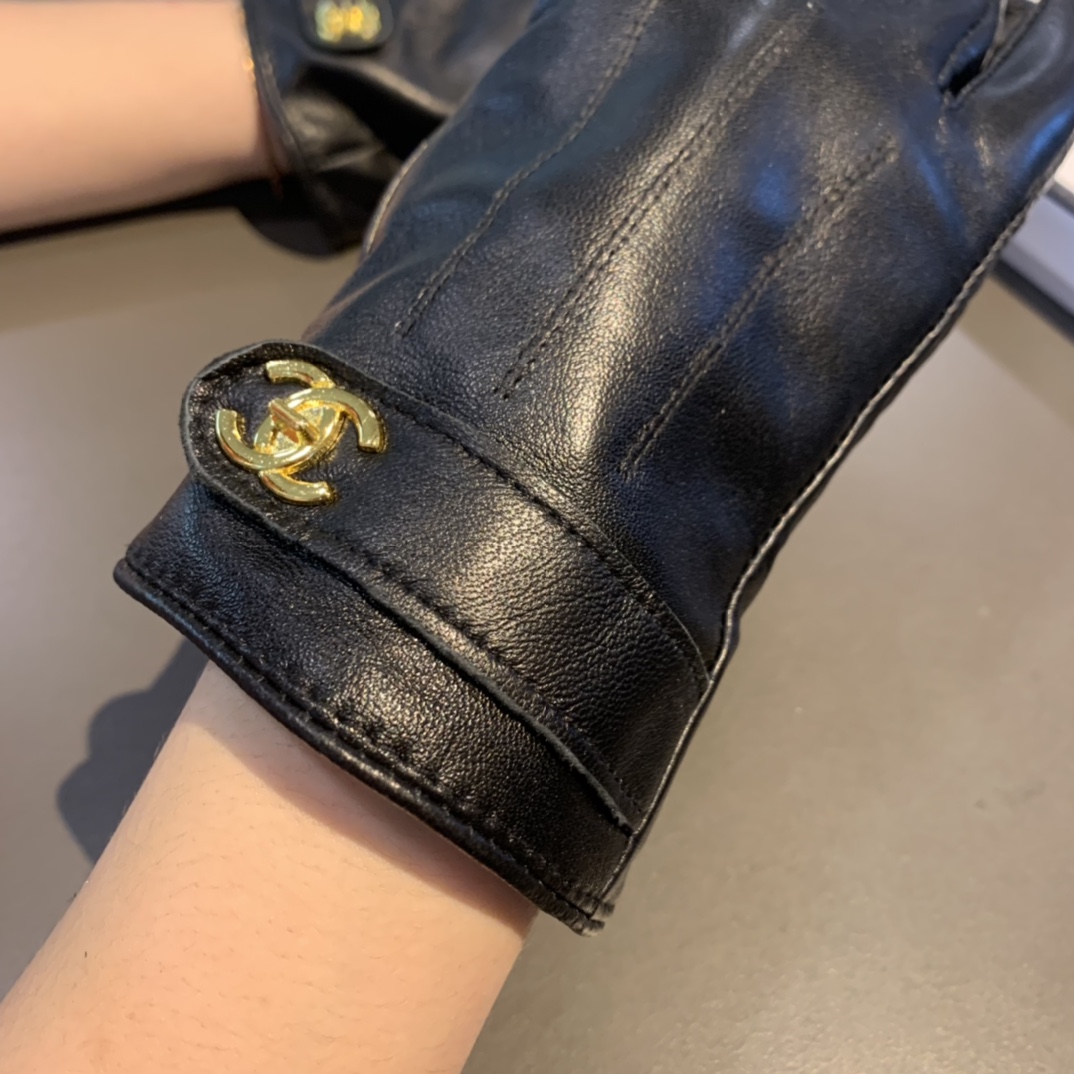 Ch**el Gloves In Black